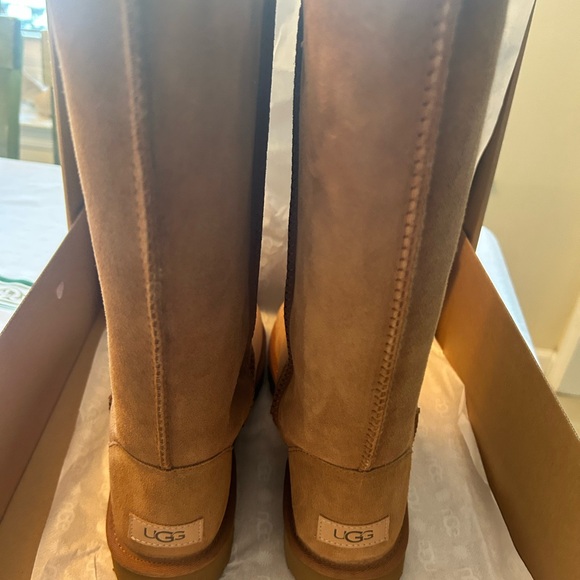 UGG Classic Tall II Boots in Chestnut (NEW - Never Worn) - Picture 4 of 11